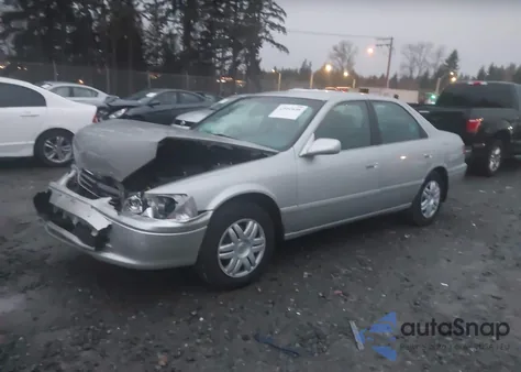 2001 Toyota Camry Le from USA, damaged, VIN 4T1BG22K61U102665
